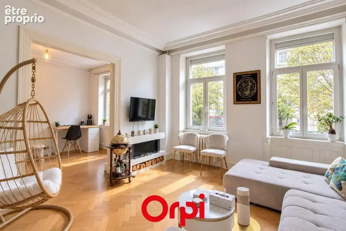 Strasbourg-Contades 4 pièces de 93m², séjour baigné de lumière de 36 m² avec balcon (DPE D) - photo 1