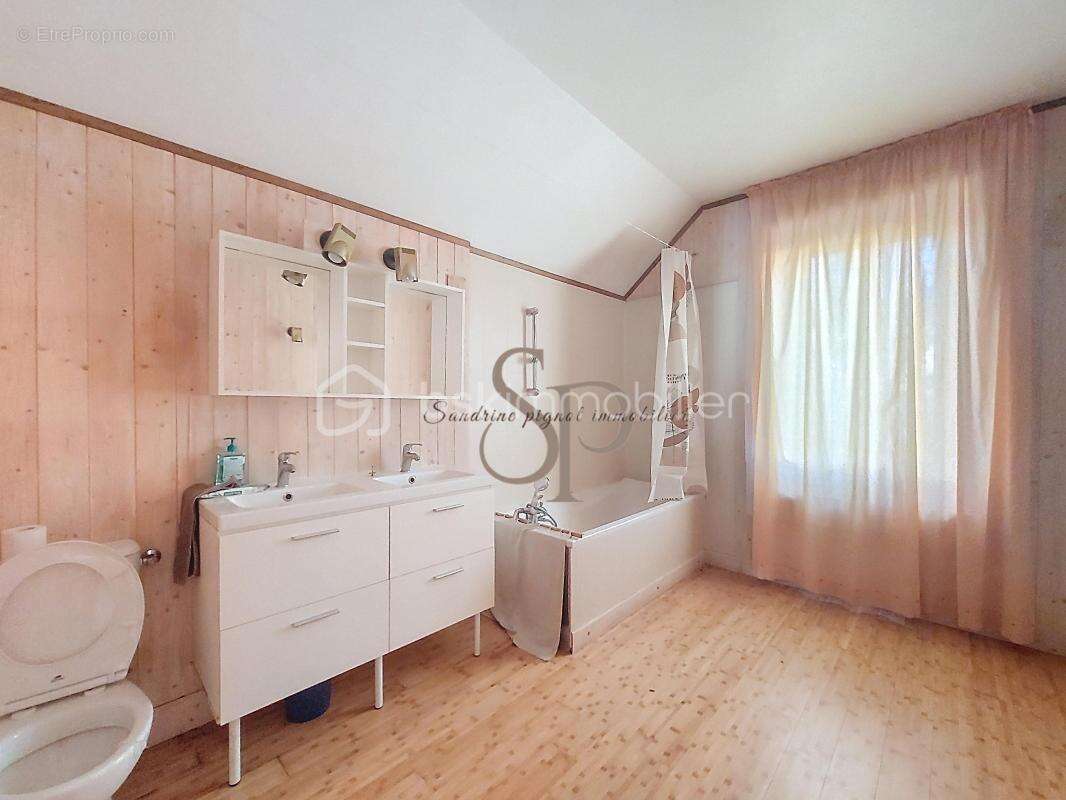 Maison à LORREZ-LE-BOCAGE-PREAUX