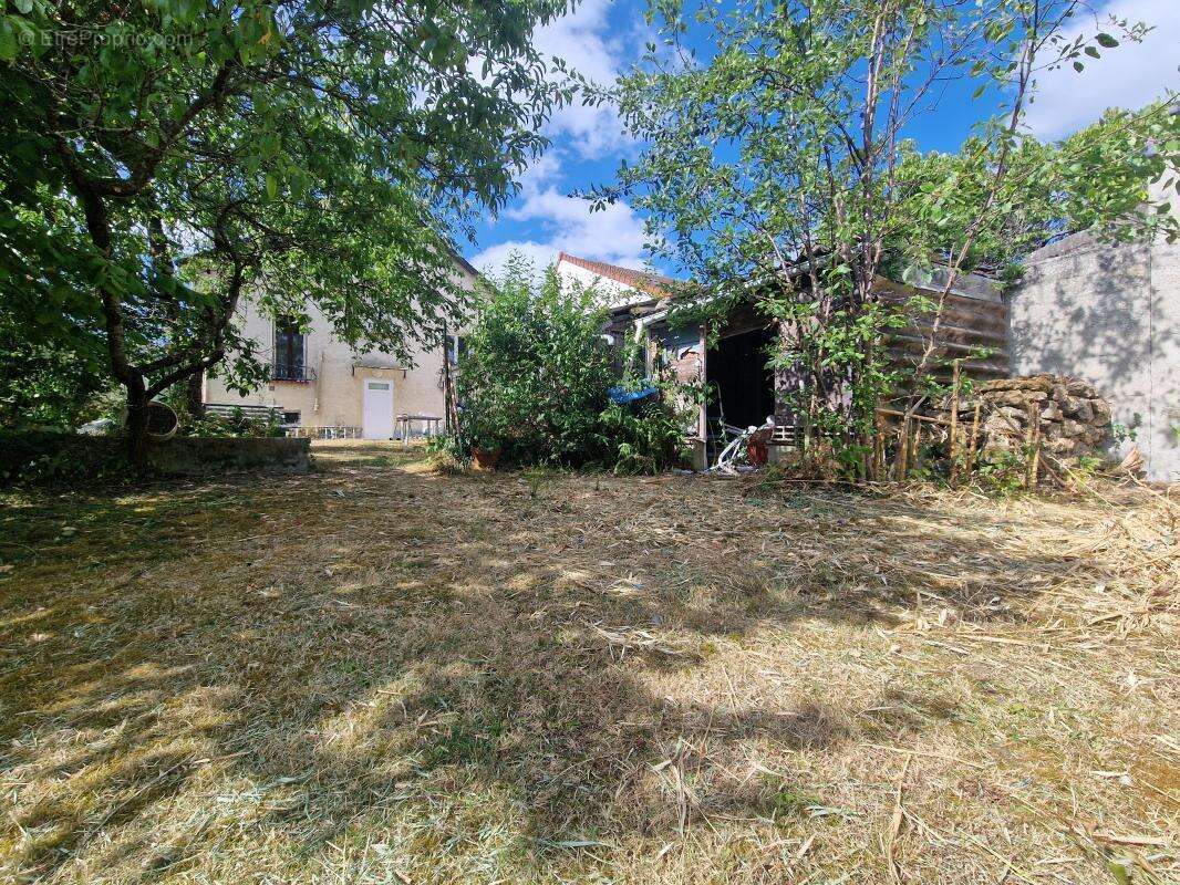 Maison d’environ 100 m², édifiée sur une parcelle de 607 m² et dotée d’un sous-sol total - photo 5