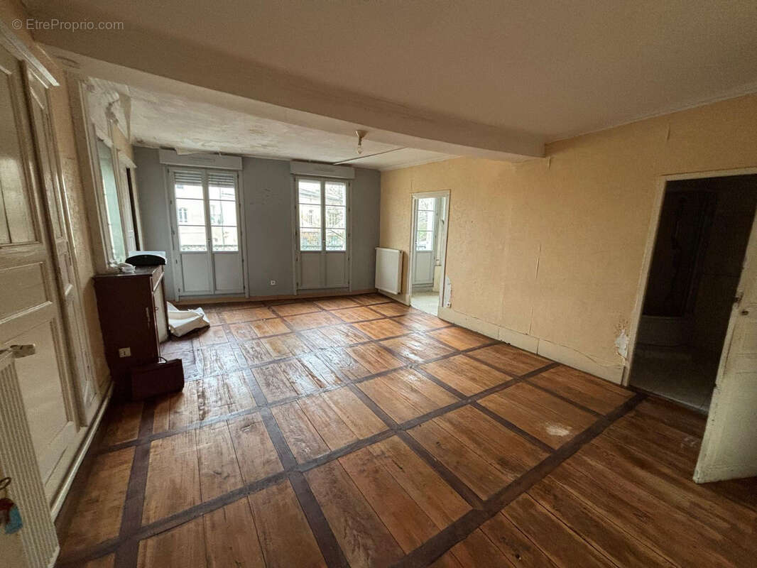 Appartement à BARBEZIEUX-SAINT-HILAIRE