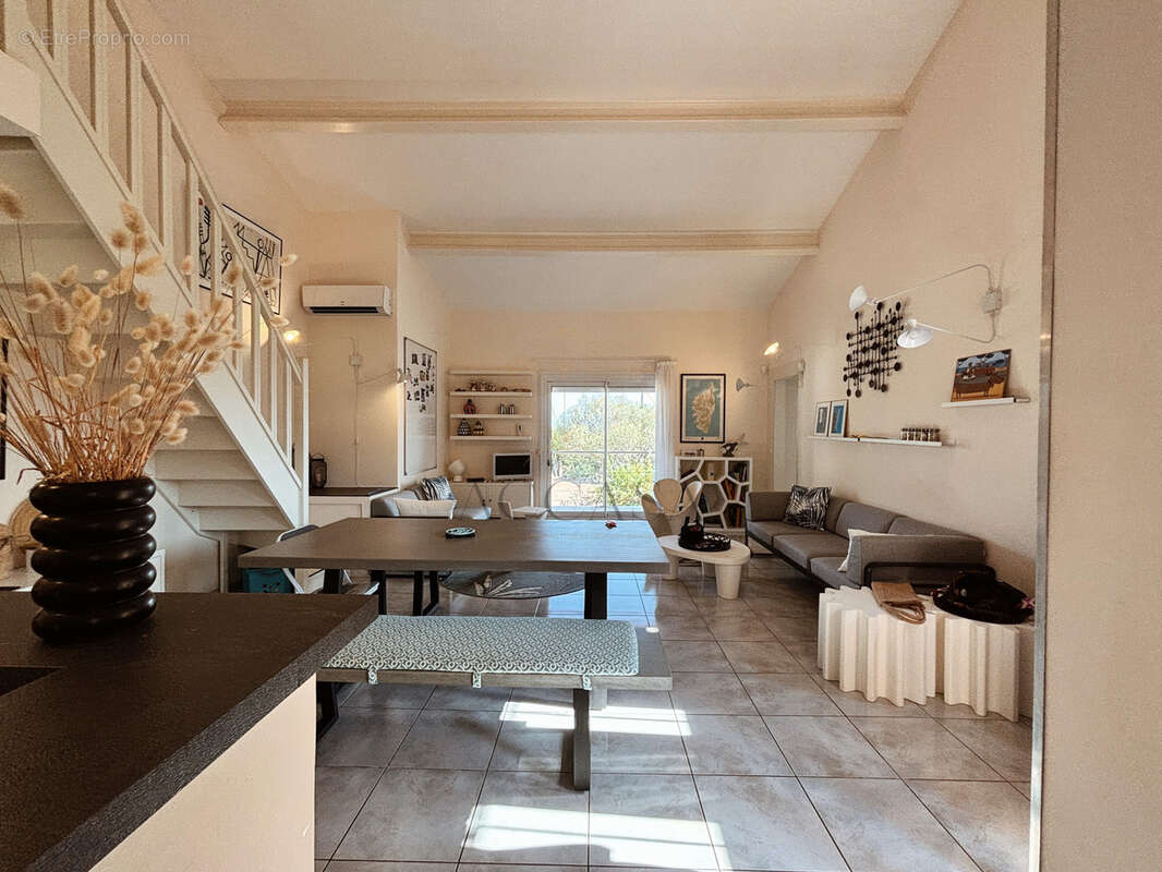 Maison individuelle 3 chambres - dépendance et double garage-  à Poghjala, commune de Figari - photo 5