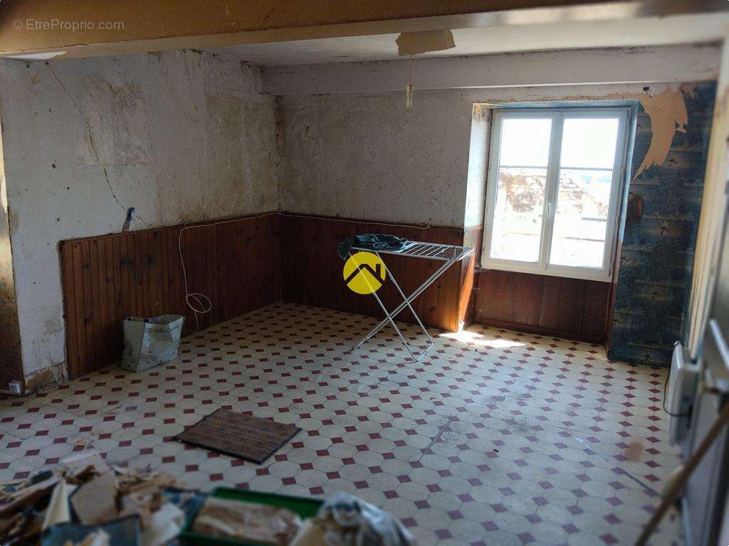 Maison à LURCY-LEVIS