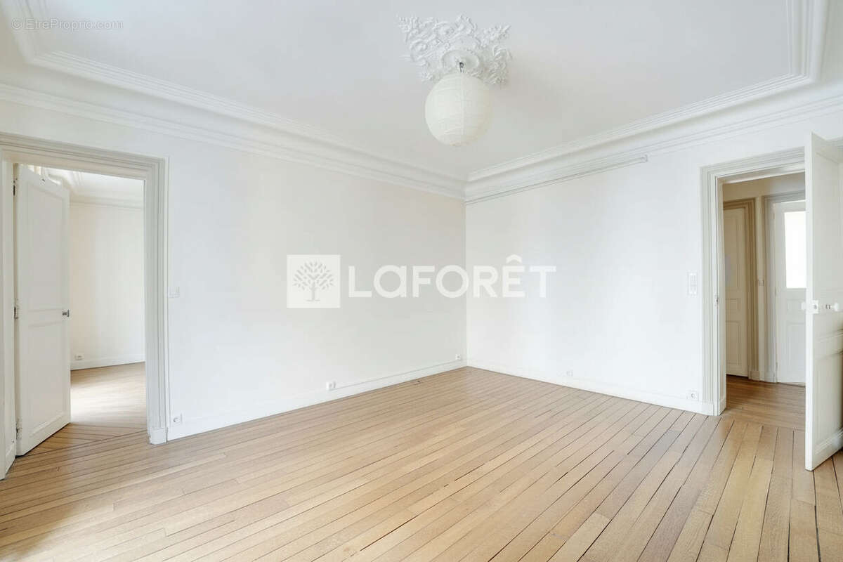 Appartement à PARIS-14E