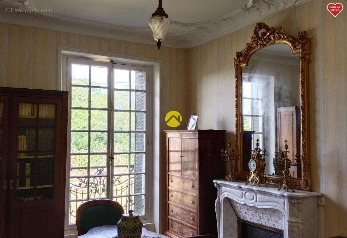 Maison à CHENIERS