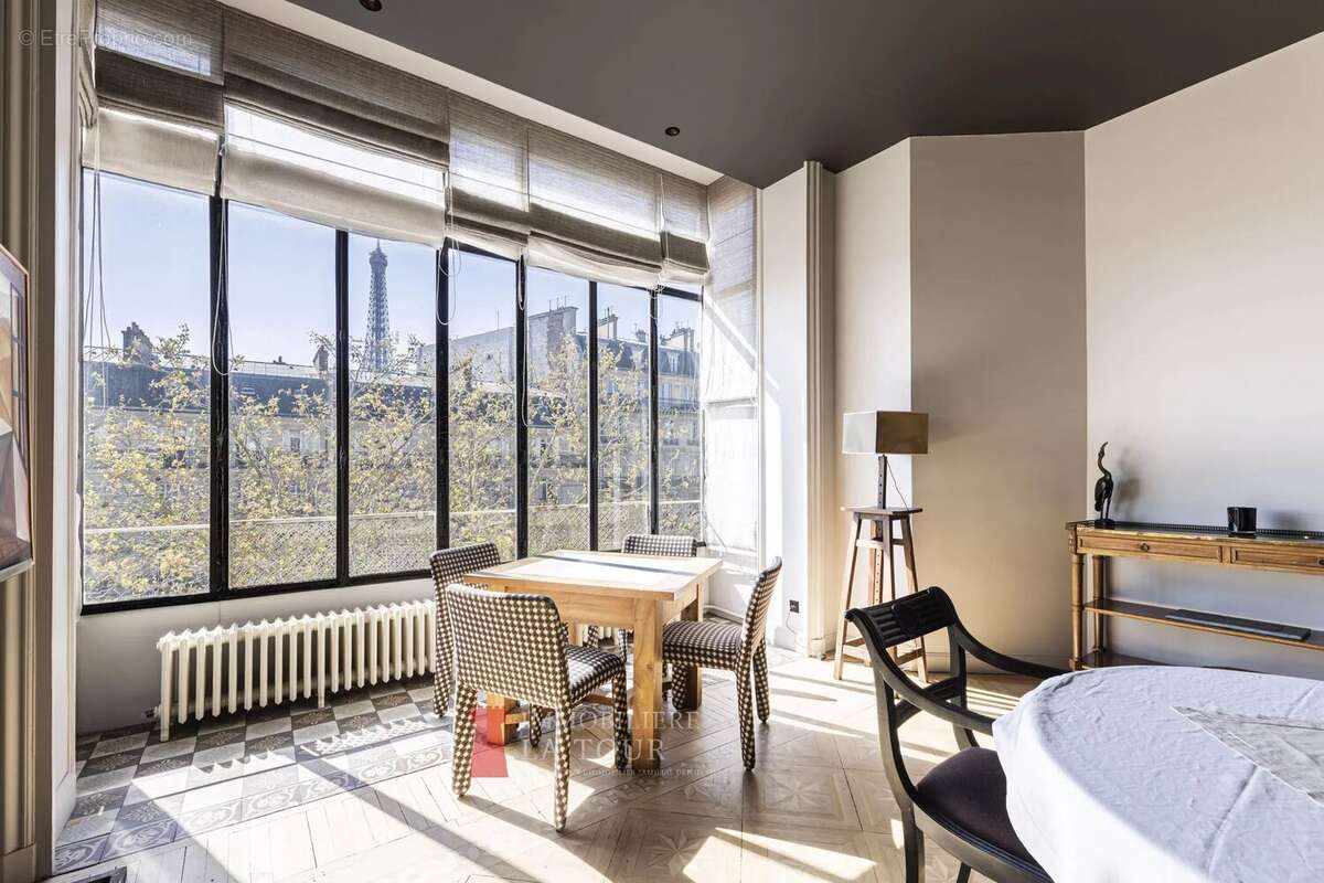 Appartement à PARIS-16E