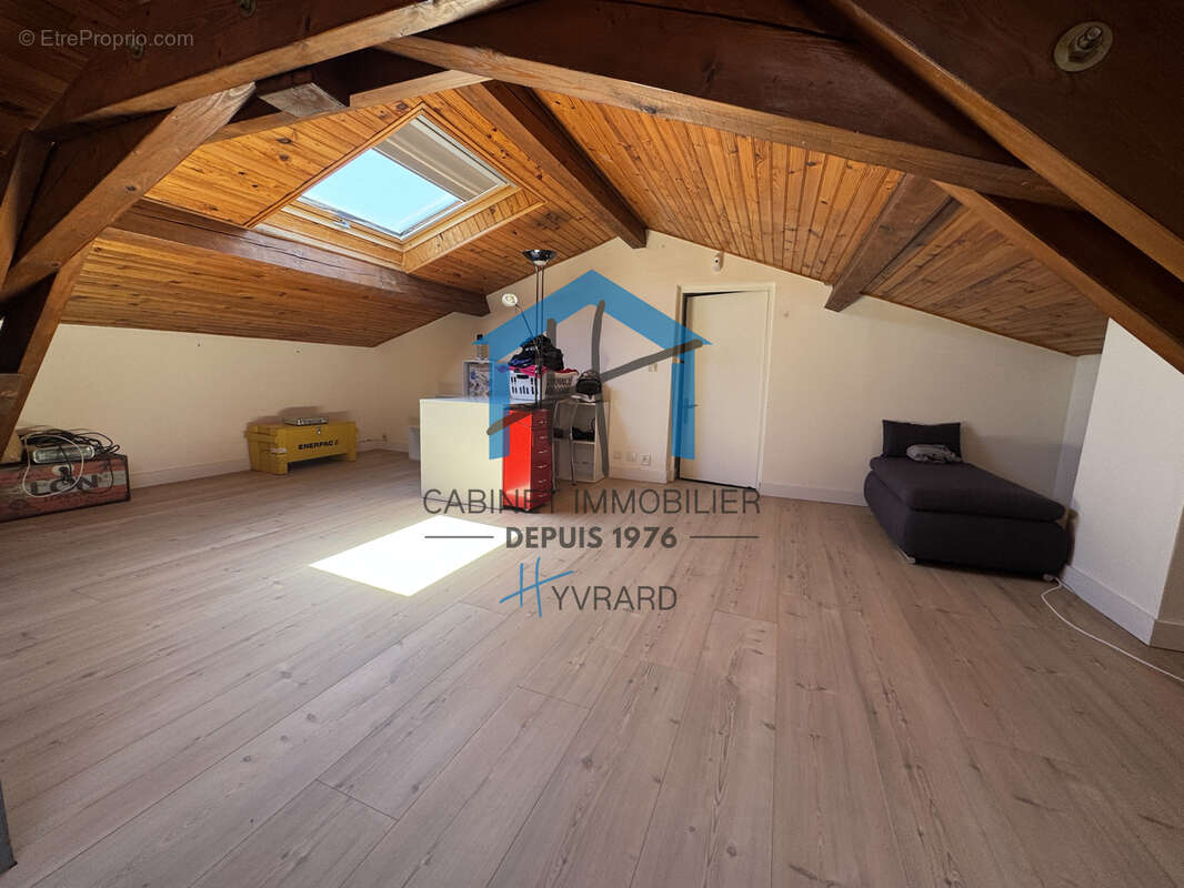 Maison familiale de 192 m2 au sol (155 m2 habitables) avec terrain de 1499 m2 - photo 9