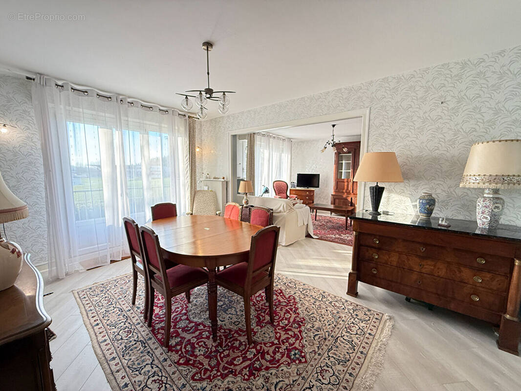 Appartement à MONTMOROT