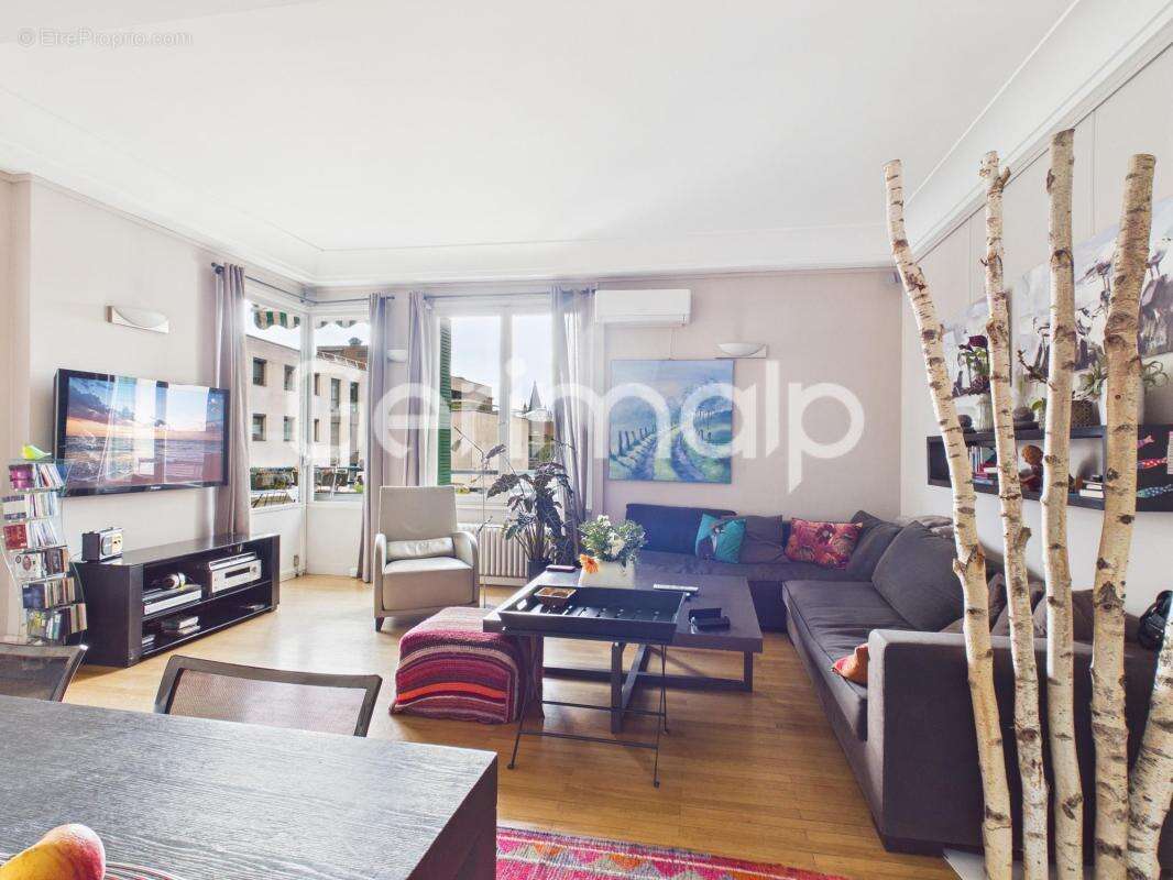 Vente - Appartement - 3 pièces + cuisine - 64 m² - 530 000 € - - photo 4
