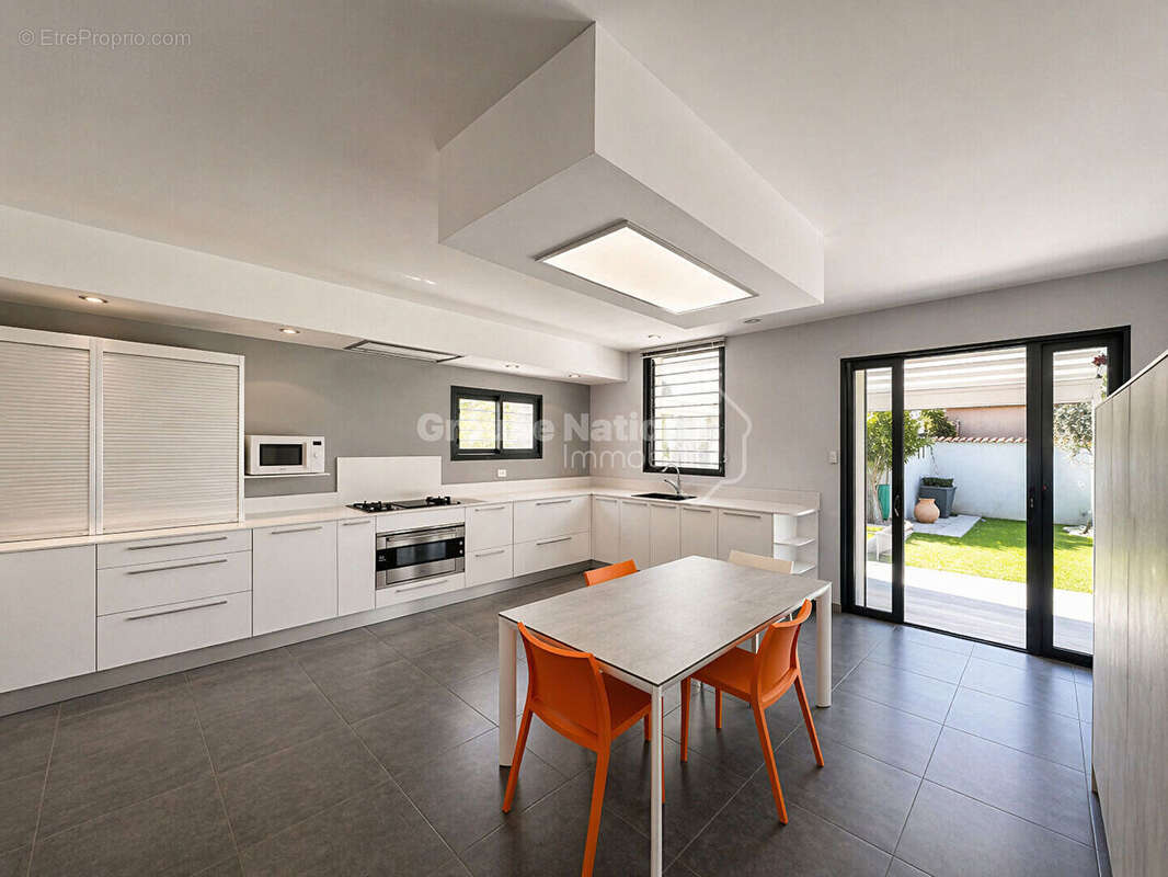 Maison à MORIERES-LES-AVIGNON