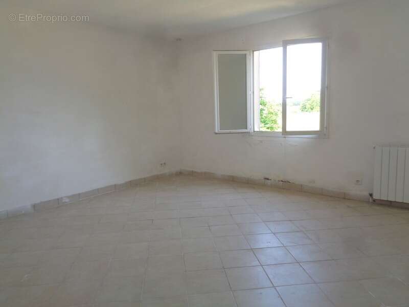 Maison à SAINT-GENIS-DE-SAINTONGE