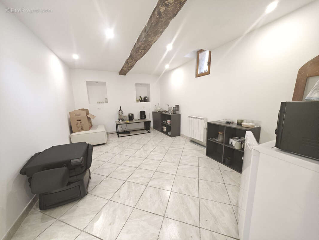 Commerce à MONTAUROUX