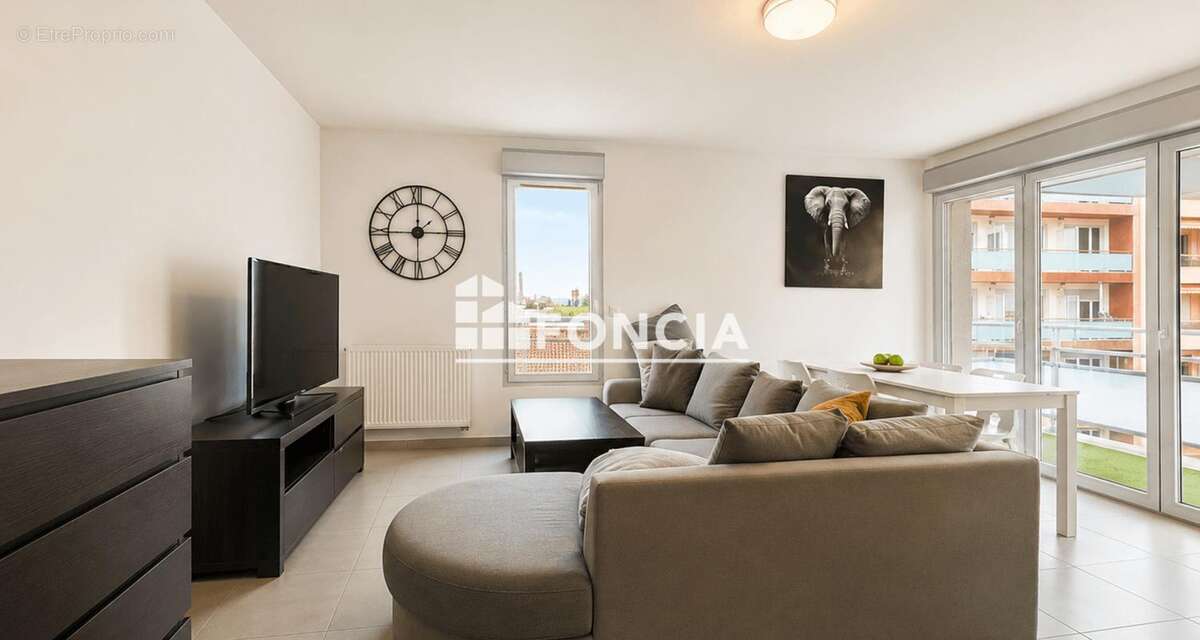 Appartement à SAINT-LAURENT-DU-VAR