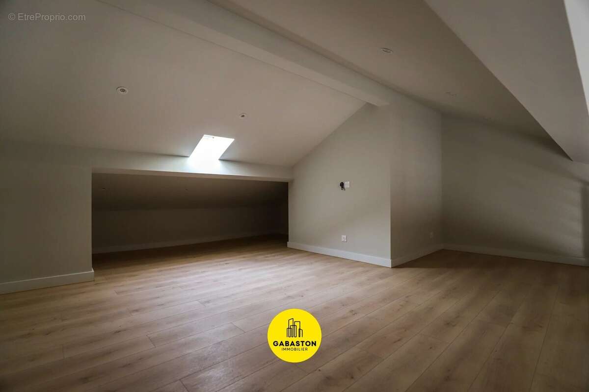 Appartement à MARSEILLE-1E