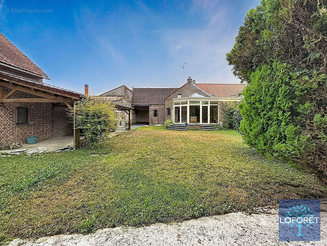 Magnifique maison avec stationnements et dépendances à Haspres - photo 9
