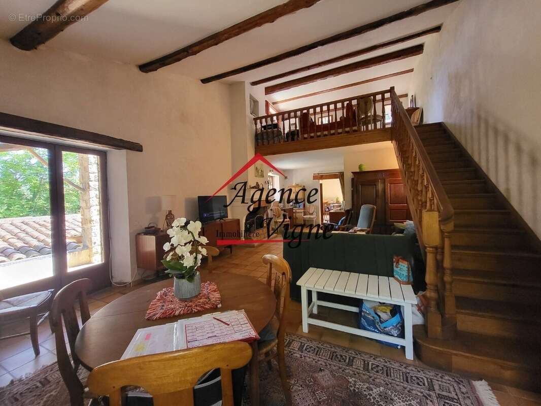 Jolie villa en pierres avec piscine - photo 3