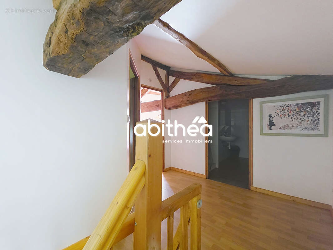 Ensemble immobilier  charentaise 148 m2  4 chambres  gite independant 75 m2  barzan - photo 5