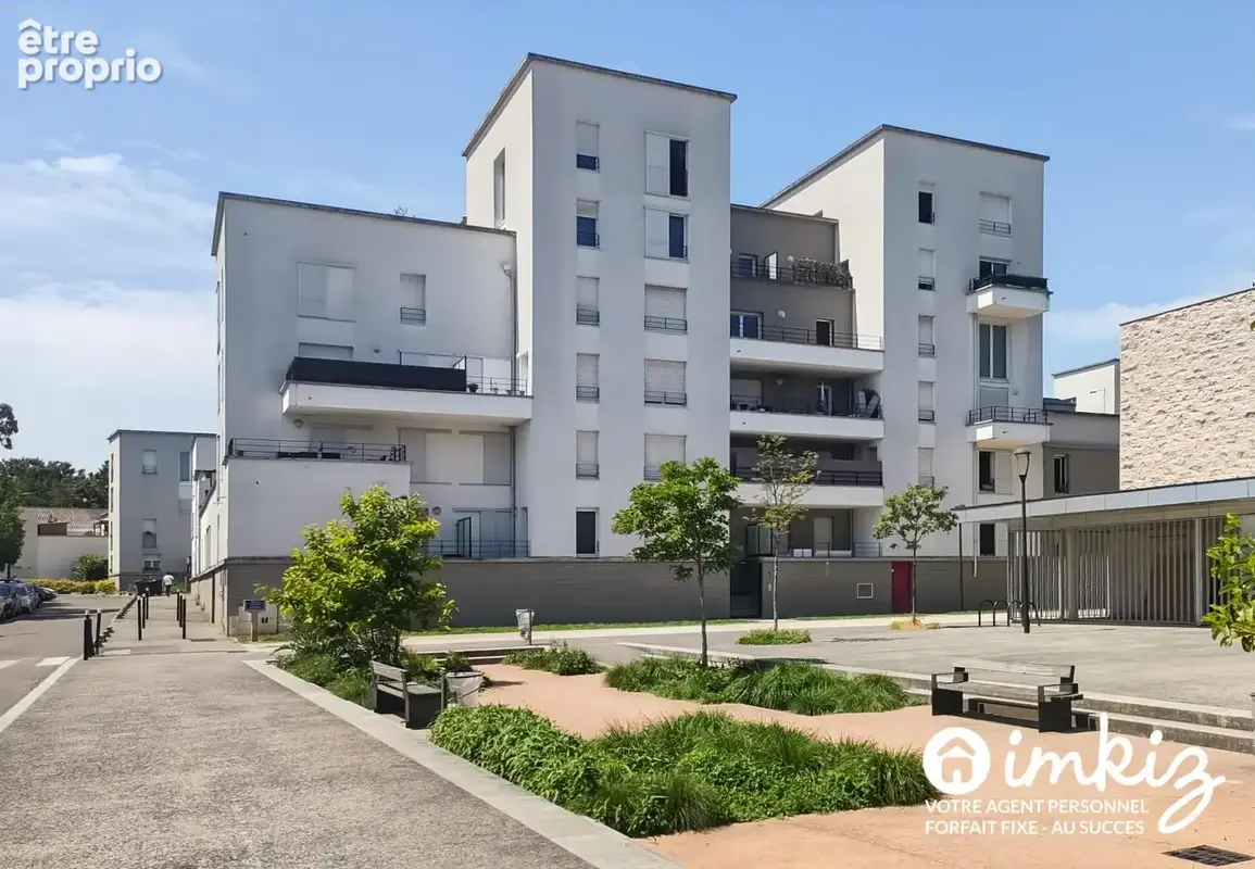 Stains – 2P rénové, terrasse et jardin privatifs - photo 2