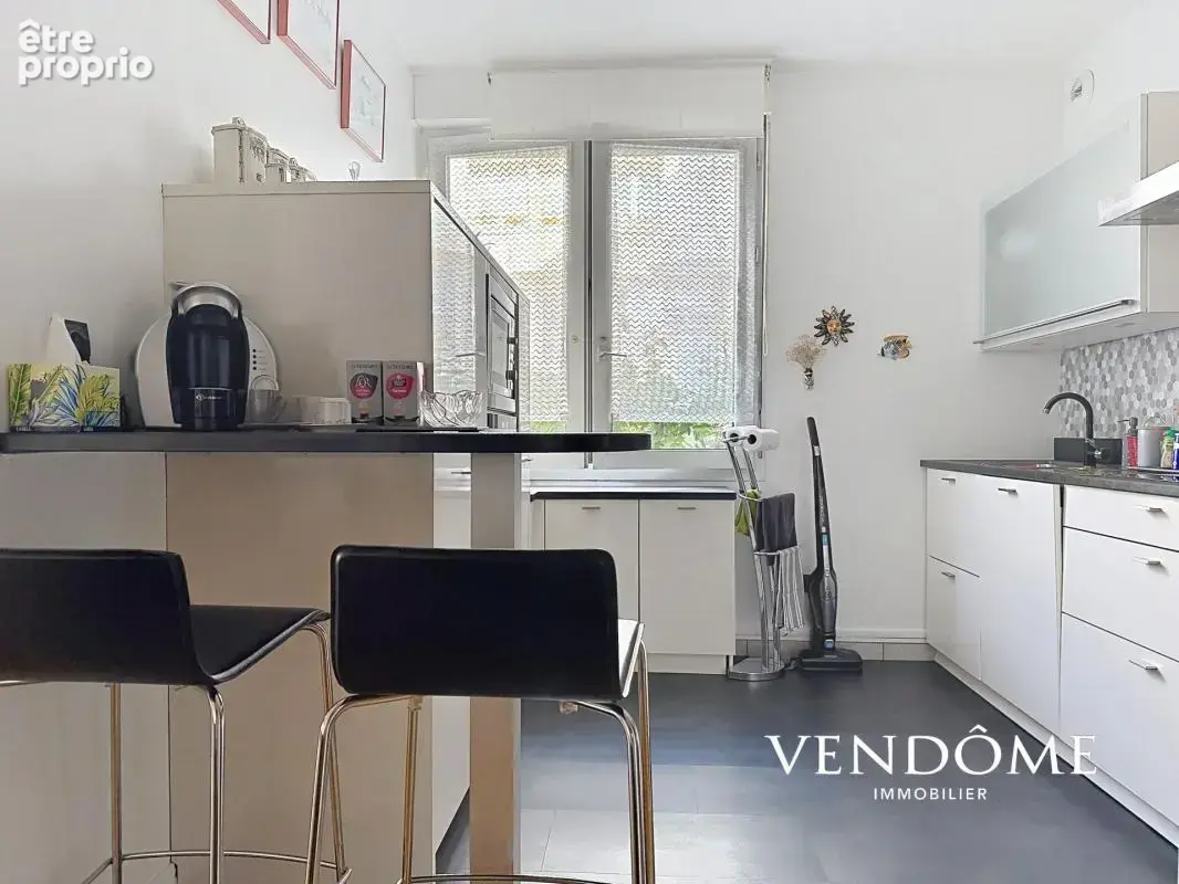 Lille, RUE ROYALE - Appartement 120 m² - 2 Chambres - Parking - photo 5