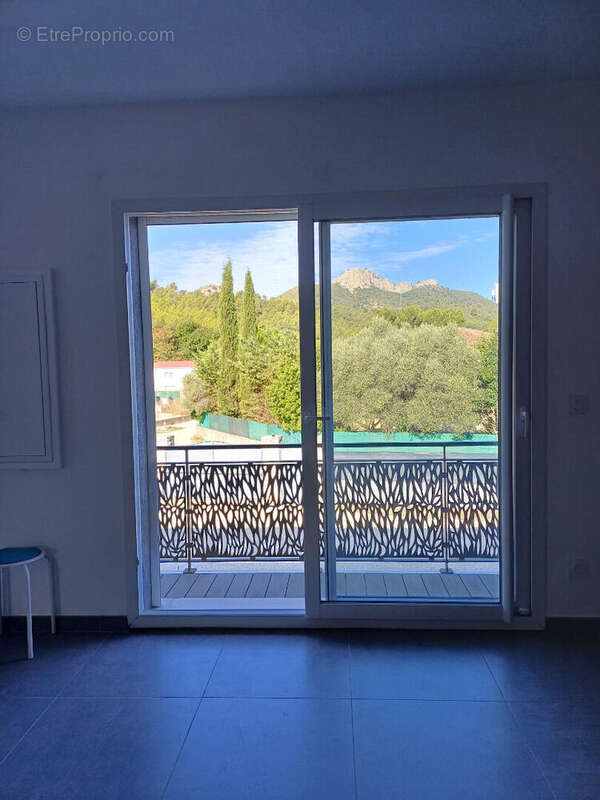 Appartement à PEYPIN