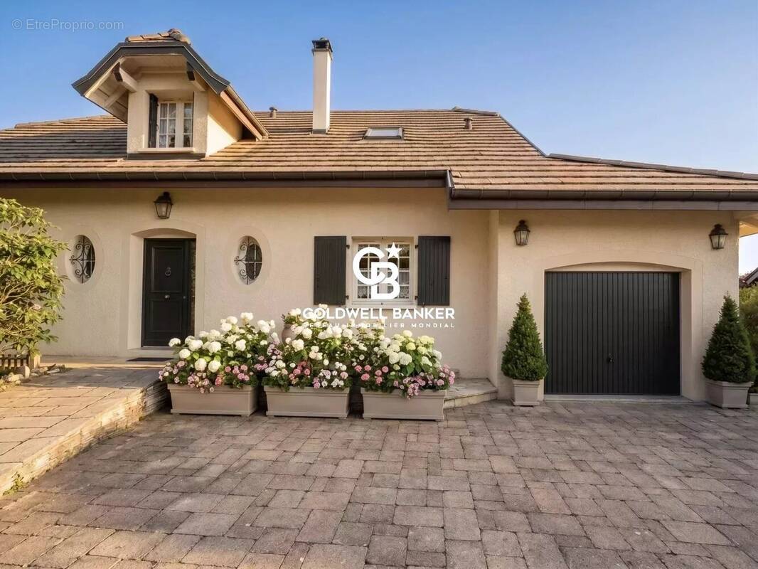 Maison à CHENS-SUR-LEMAN