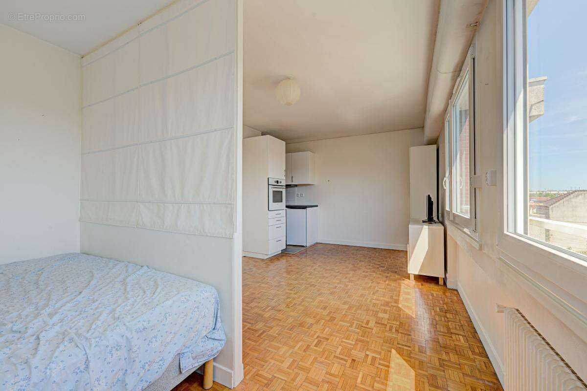 VILLEMOMBLE – À 7 à 8 minutes à pied du RER et du centre-ville, appartement de 27 m² avec cave et place de parking - photo 6