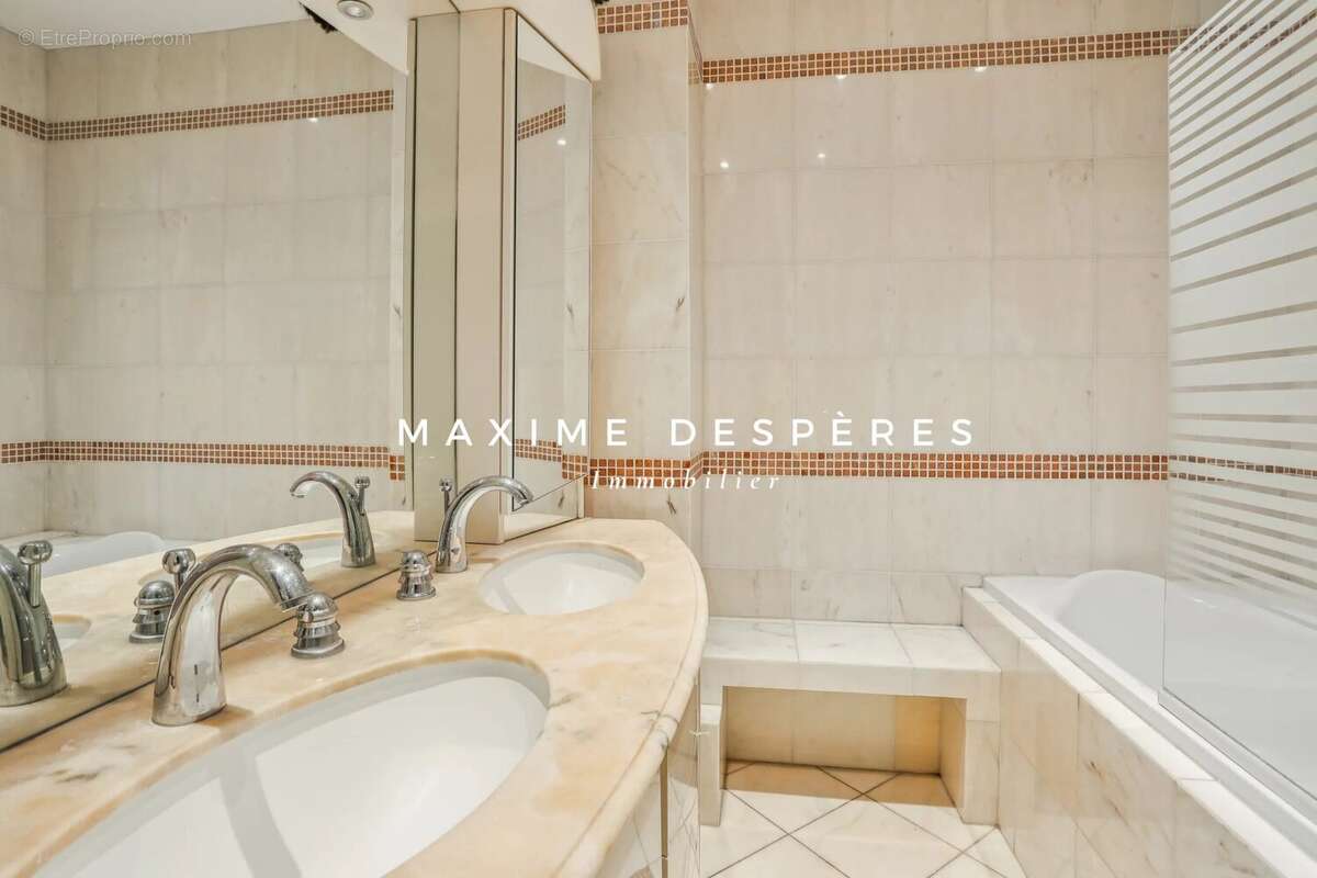 Appartement à NEUILLY-SUR-SEINE