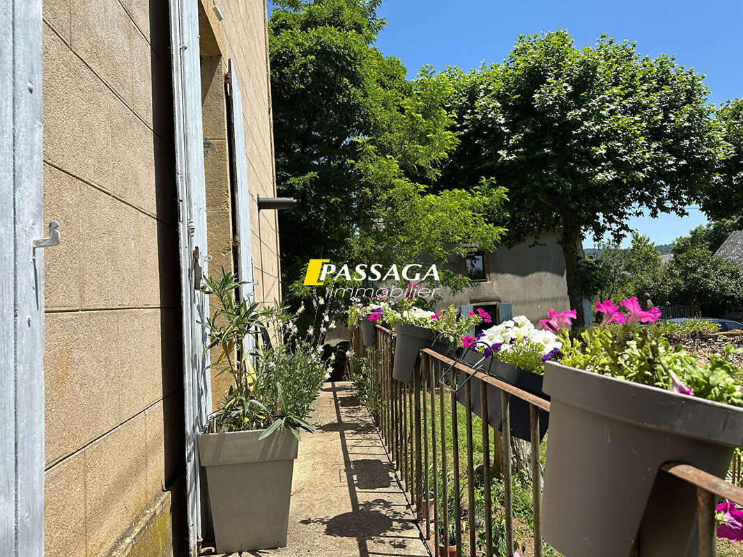 Maison à SAINT-SATURNIN-DE-LENNE