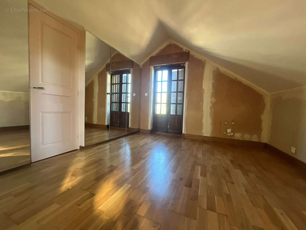 Maison à POUILLEY-LES-VIGNES