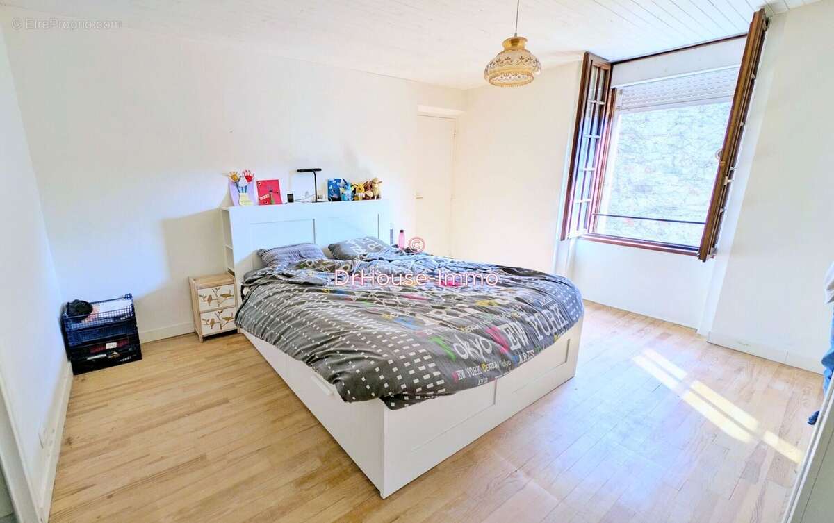 Appartement à UNIEUX
