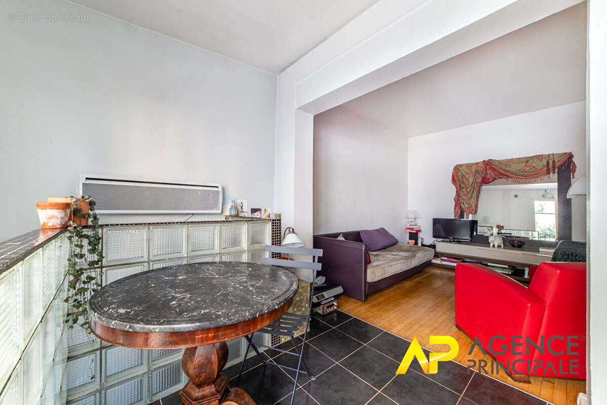Appartement à LA GARENNE-COLOMBES