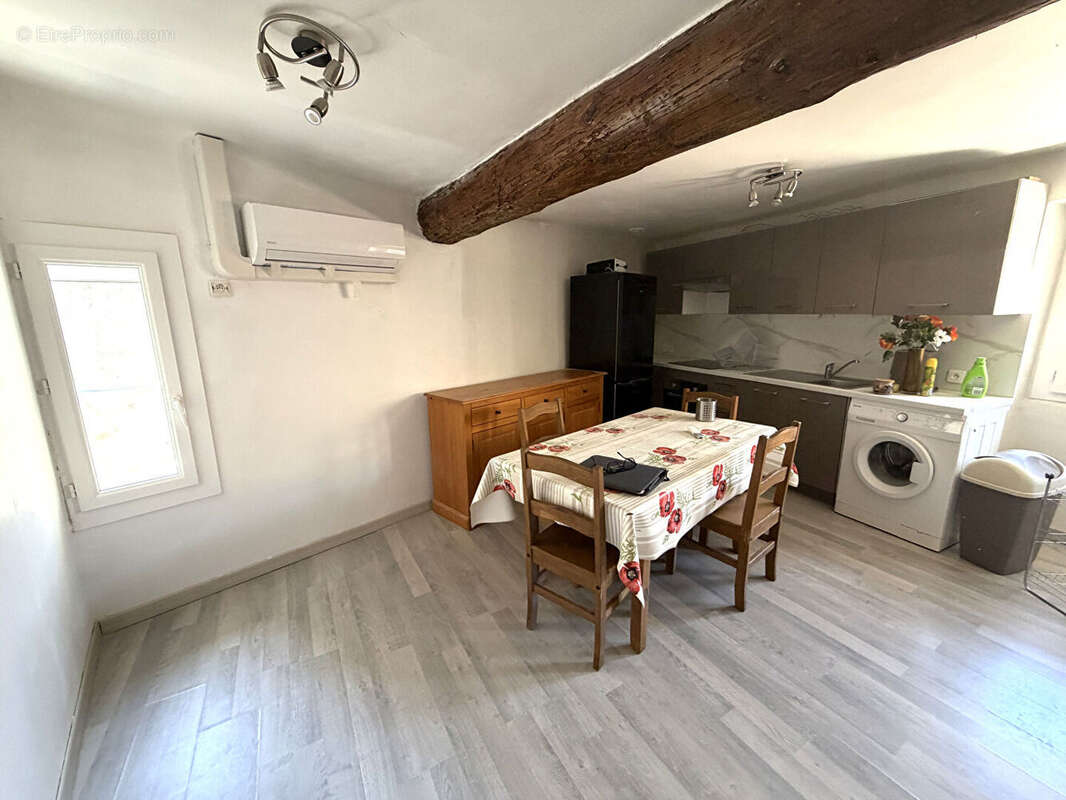Appartement à SAINT-MITRE-LES-REMPARTS