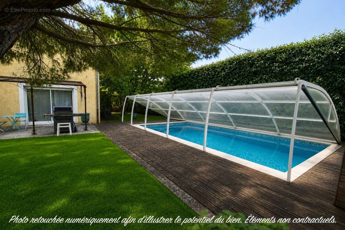 Volumes, lumière et sobriété énergétique : la maison familiale que vous attendiez à DECINES CHARPIEU (69) - photo 10