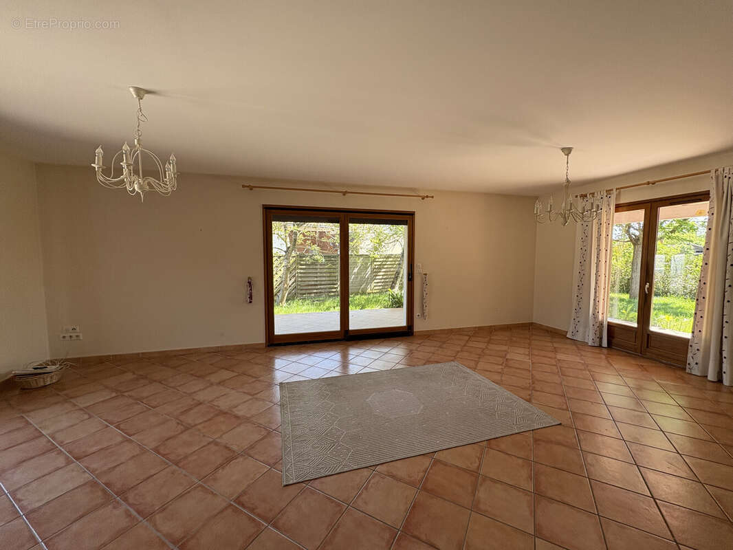 Maison à MONTESQUIEU-VOLVESTRE