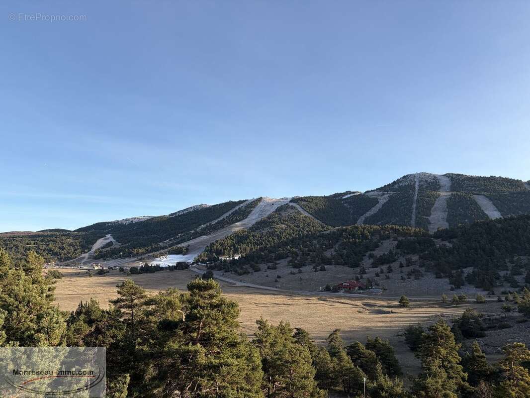 Appartement à GREOLIERES