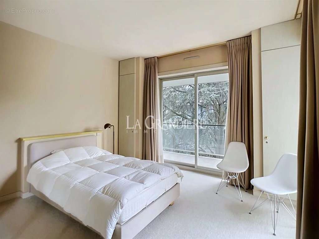 Appartement à NEUILLY-SUR-SEINE