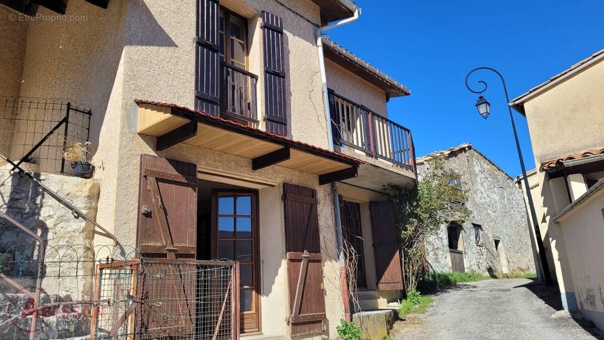 Maison à SAINT-PIERRE-AVEZ