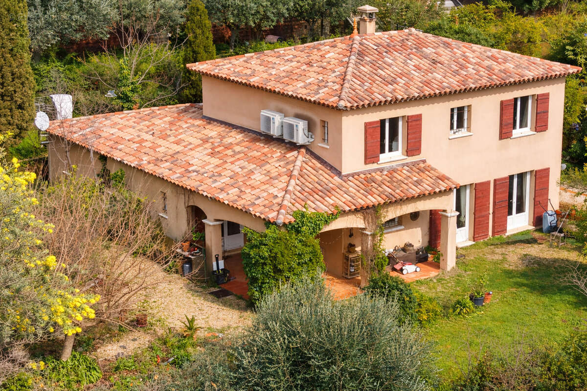 Maison à PLAN-DE-LA-TOUR