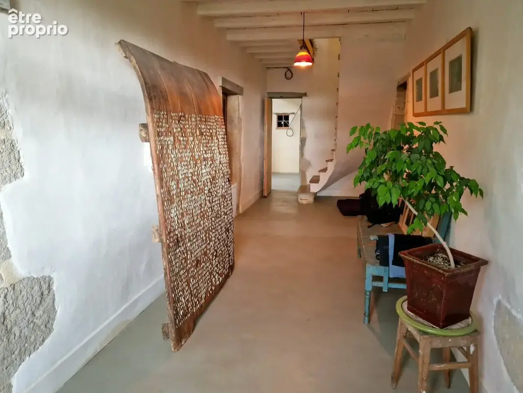 Belle maison de caractere en pierres avec 3,5ha et lac - photo 3