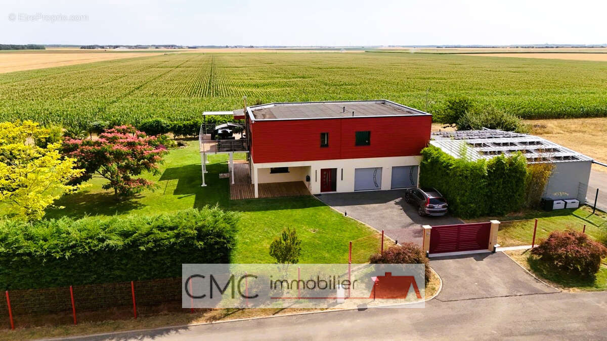 Maison 200 m² à Voves  - photo 28