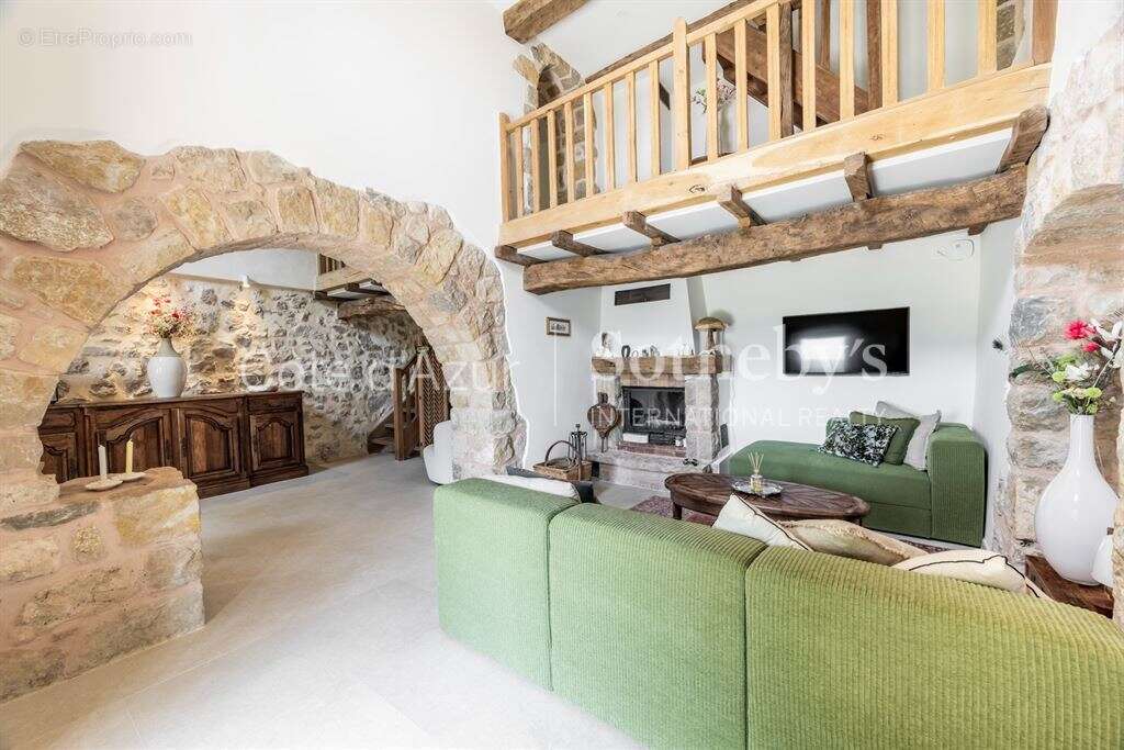 Spéracèdes, ancienne bergerie rénovée de 171 m² avec oliveraie, piscine et potentiel d'extension - photo 13