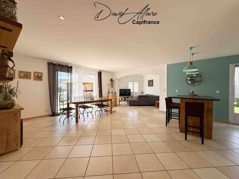 Maison à LARAGNE-MONTEGLIN