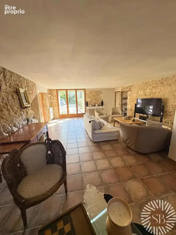 Mas de caractère 194m2 + Loft de  85m2 ( ( Surface totale 279m2) - Studio indépendant - photo 11
