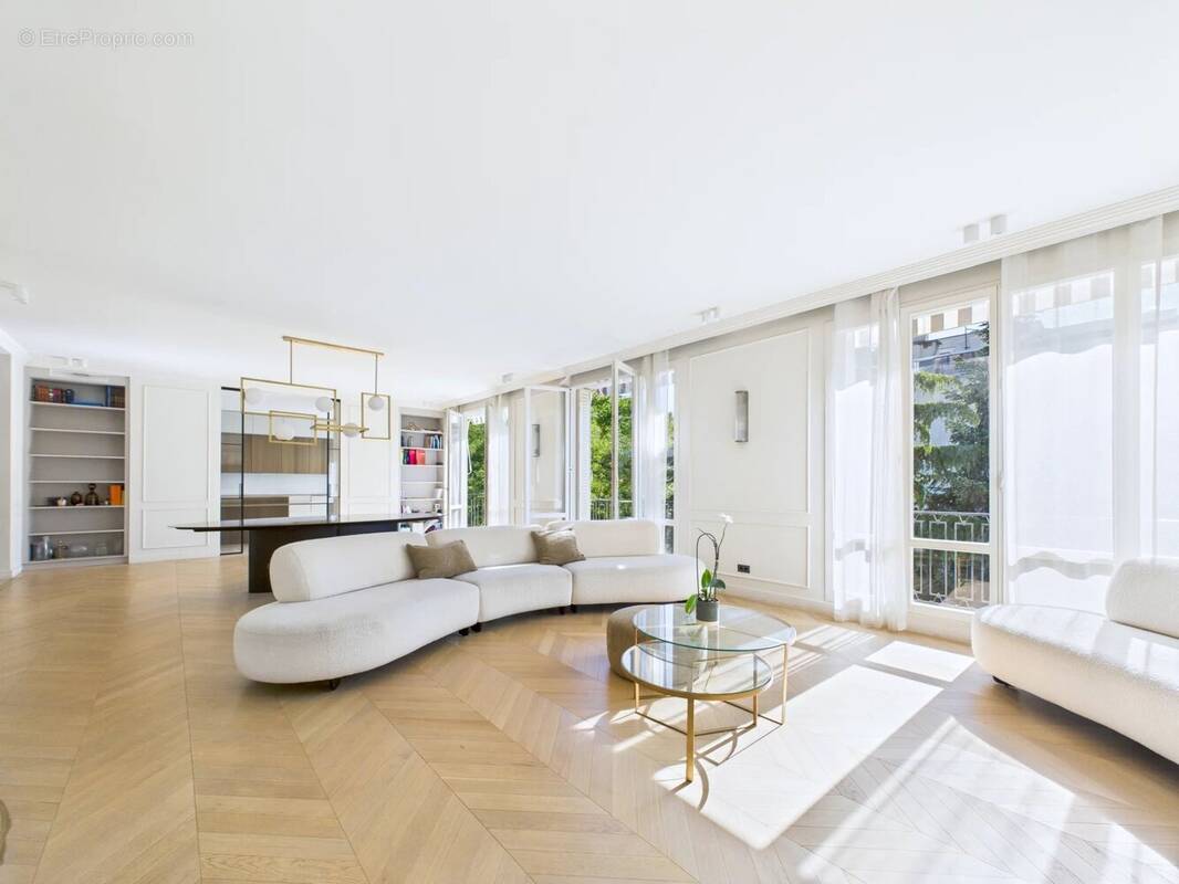 Appartement à NEUILLY-SUR-SEINE