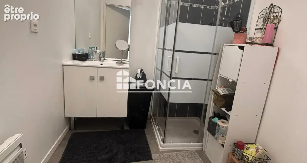 Investissement locatif - t2 avec pk vendu loue- vannes - dans immeuble recent- - photo 4