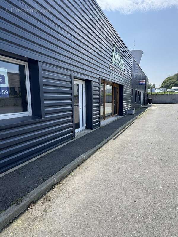 Commerce à SAINT-MARTIN-DES-CHAMPS