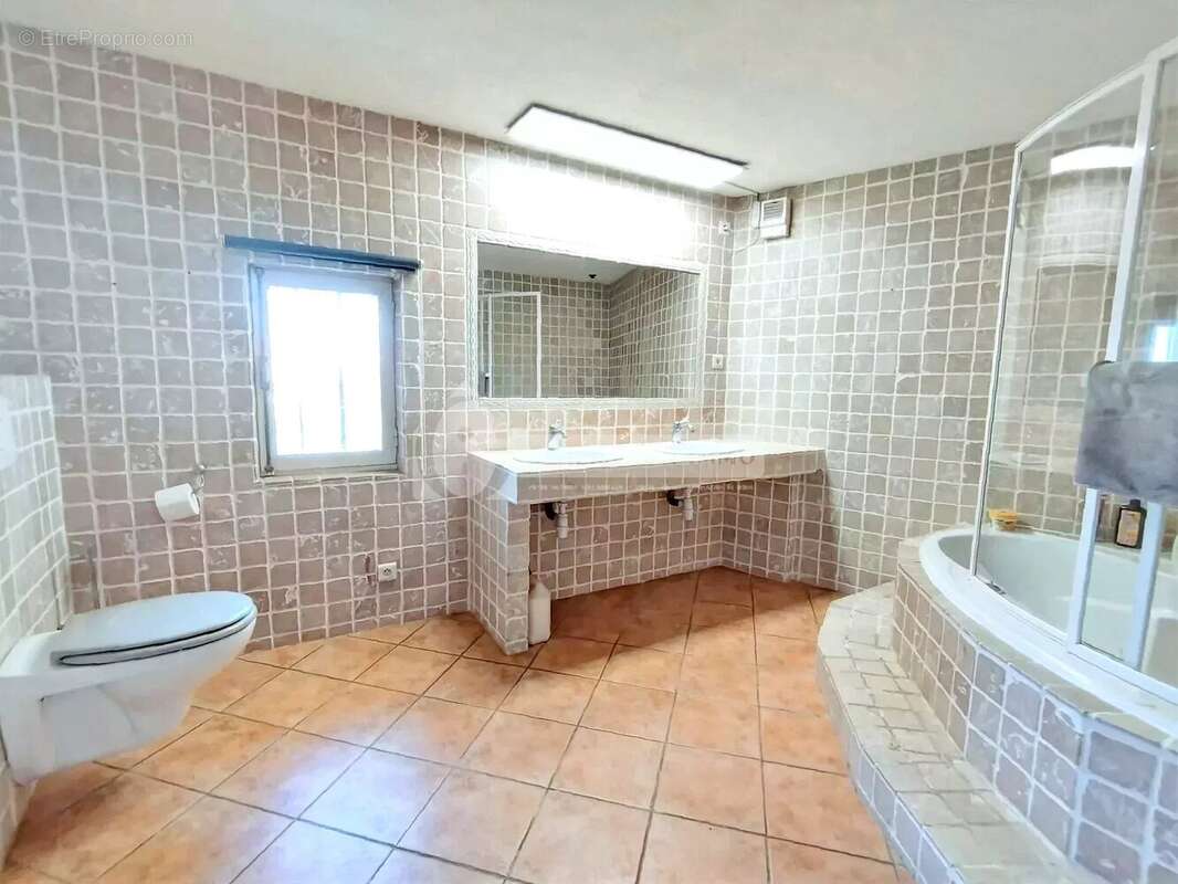 Mas de village au coeur de Fontvieille avec piscine et hangar - photo 17