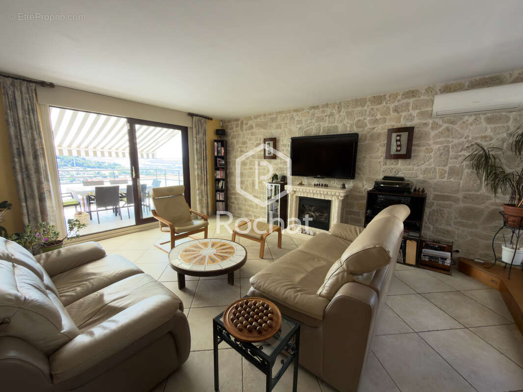 Viager occupé sur 10 ans Ensemble immobilier de 155 m2 à La Tour en Jarez (42580) - photo 7