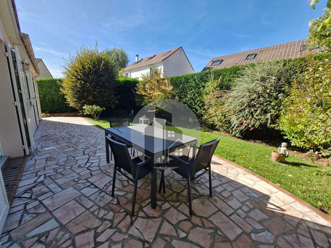 Maison à MONTEVRAIN