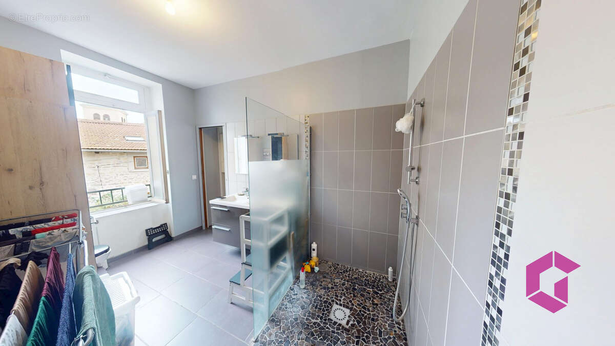 Appartement et local commercial - photo 9