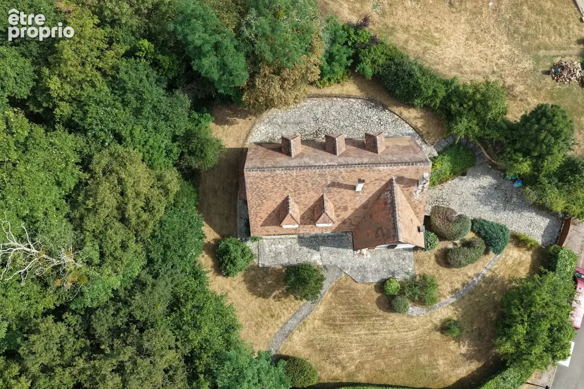 Maison familiale 10 pieces - 6 chambres - sous sol total - terrain de 1800m2 - photo 3